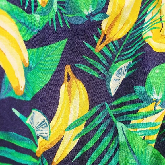 💫Old Navy banana tropical print button front top - Picture 8 of 8